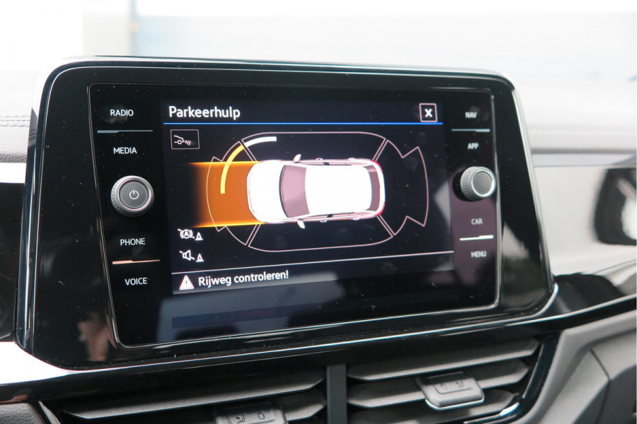Volkswagen T-Roc 1.5 TSI 150pk DSG R-Line Black Style Virtual cockpit , Keyless, PDC , 19"LMV, Camera , Carplay, LED, Navi voorbereid. Stoelverwarming , Elektr. achterklep