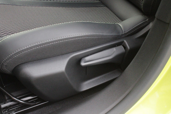 Peugeot 208 1.2 Hybrid 145PK AUTOMAAT GT | PANORAMA DAK | ADAPTIVE CRUISE CONTROL | KEYLESS ENTRY/START | LICHTMETALEN VELGEN 17" | ACHTERUITRIJ CAMERA | FULL LED KOPLAMPEN | PARKEERSENSOREN VOOR + ACHTER | DAB+ RADIO | NAVIGATIE | SFEER VERLICHTING | DRAADLOZE TELEFOONLADER |