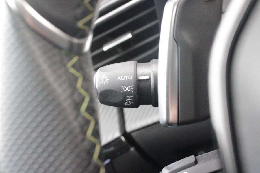 Peugeot 208 1.2 Hybrid 145PK AUTOMAAT GT | PANORAMA DAK | ADAPTIVE CRUISE CONTROL | KEYLESS ENTRY/START | LICHTMETALEN VELGEN 17" | ACHTERUITRIJ CAMERA | FULL LED KOPLAMPEN | PARKEERSENSOREN VOOR + ACHTER | DAB+ RADIO | NAVIGATIE | SFEER VERLICHTING | DRAADLOZE TELEFOONLADER |