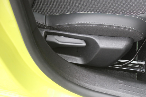 Peugeot 208 1.2 Hybrid 145PK AUTOMAAT GT | PANORAMA DAK | ADAPTIVE CRUISE CONTROL | KEYLESS ENTRY/START | LICHTMETALEN VELGEN 17" | ACHTERUITRIJ CAMERA | FULL LED KOPLAMPEN | PARKEERSENSOREN VOOR + ACHTER | DAB+ RADIO | NAVIGATIE | SFEER VERLICHTING | DRAADLOZE TELEFOONLADER |