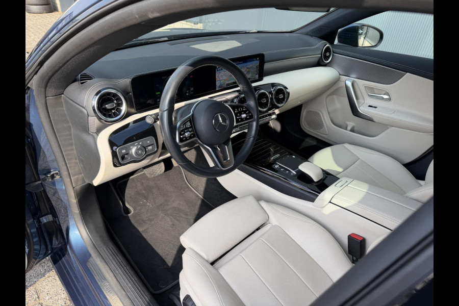 Mercedes-Benz CLA-Klasse Shooting Brake 250 e Luxury Line 18"/Leder/Elektrische klep/Camera/PDC v+a/DAB/Navigatie