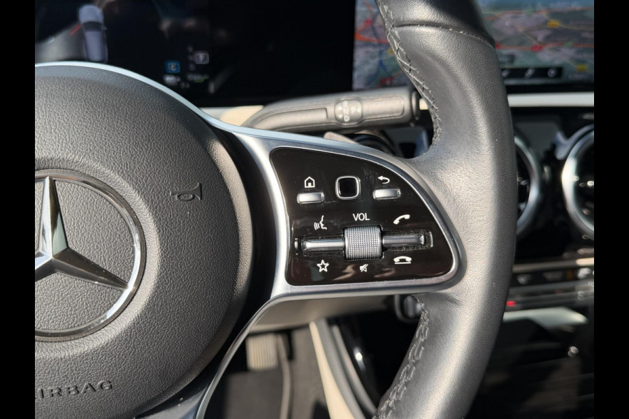 Mercedes-Benz CLA-Klasse Shooting Brake 250 e Luxury Line 18"/Leder/Elektrische klep/Camera/PDC v+a/DAB/Navigatie