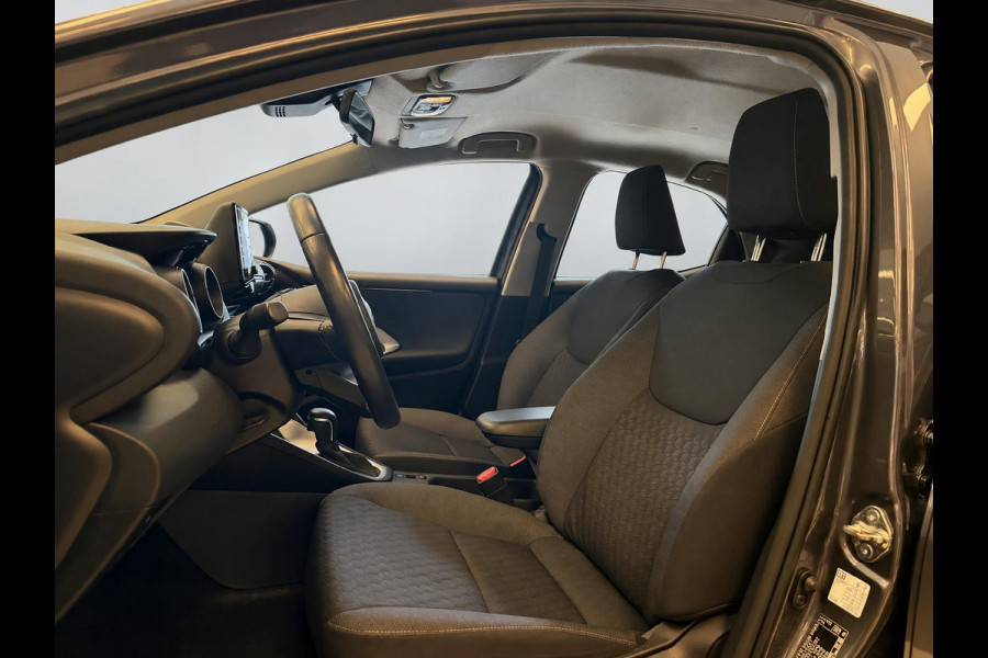 Toyota Yaris 1.5 Hybrid 115 Dynamic GARANTIE TOT 06-2033! . STOEL VERWARMING . PARKEERSENSOREN ACHTER . APPLE CARPLAY & ANDRIOD AUTO . SLECHTS 33.000KM .
