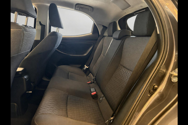 Toyota Yaris 1.5 Hybrid 115 Dynamic GARANTIE TOT 06-2033! . STOEL VERWARMING . PARKEERSENSOREN ACHTER . APPLE CARPLAY & ANDRIOD AUTO . SLECHTS 33.000KM .