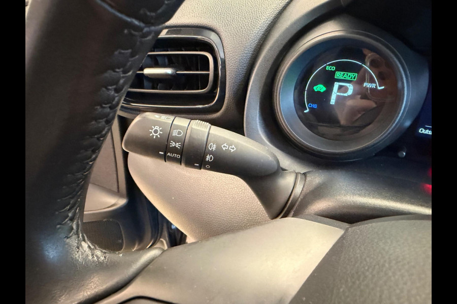 Toyota Yaris 1.5 Hybrid 115 Dynamic GARANTIE TOT 06-2033! . STOEL VERWARMING . PARKEERSENSOREN ACHTER . APPLE CARPLAY & ANDRIOD AUTO . SLECHTS 33.000KM .
