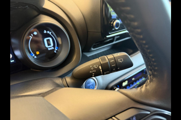 Toyota Yaris 1.5 Hybrid 115 Dynamic GARANTIE TOT 06-2033! . STOEL VERWARMING . PARKEERSENSOREN ACHTER . APPLE CARPLAY & ANDRIOD AUTO . SLECHTS 33.000KM .
