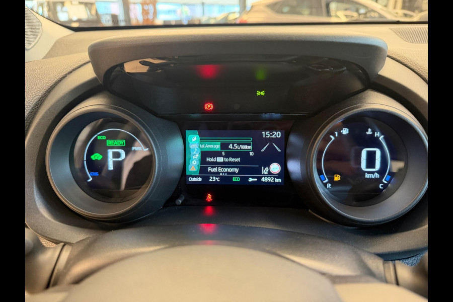 Toyota Yaris 1.5 Hybrid 115 Dynamic GARANTIE TOT 06-2033! . STOEL VERWARMING . PARKEERSENSOREN ACHTER . APPLE CARPLAY & ANDRIOD AUTO . SLECHTS 33.000KM .