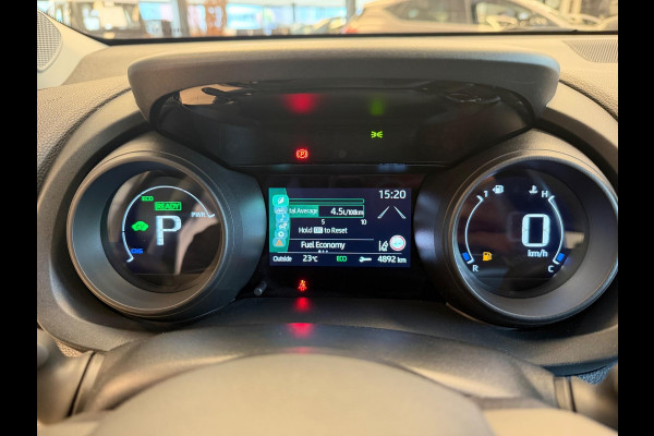 Toyota Yaris 1.5 Hybrid 115 Dynamic GARANTIE TOT 06-2033! . STOEL VERWARMING . PARKEERSENSOREN ACHTER . APPLE CARPLAY & ANDRIOD AUTO . SLECHTS 33.000KM .