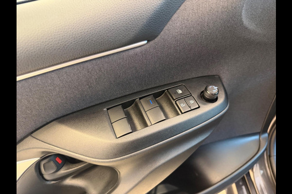 Toyota Yaris 1.5 Hybrid 115 Dynamic GARANTIE TOT 06-2033! . STOEL VERWARMING . PARKEERSENSOREN ACHTER . APPLE CARPLAY & ANDRIOD AUTO . SLECHTS 33.000KM .