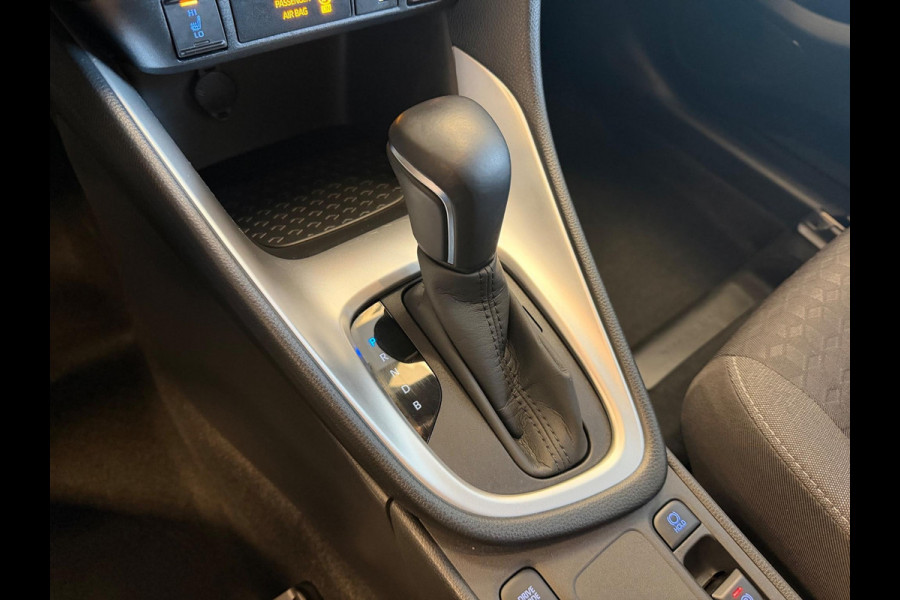 Toyota Yaris 1.5 Hybrid 115 Dynamic GARANTIE TOT 06-2033! . STOEL VERWARMING . PARKEERSENSOREN ACHTER . APPLE CARPLAY & ANDRIOD AUTO . SLECHTS 33.000KM .
