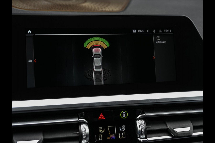 BMW 3 Serie 318i High Executive M-Sport | M-Performance | Stoelverwarming | Ambiance Interieur | PDC V+A | Cruise Control |