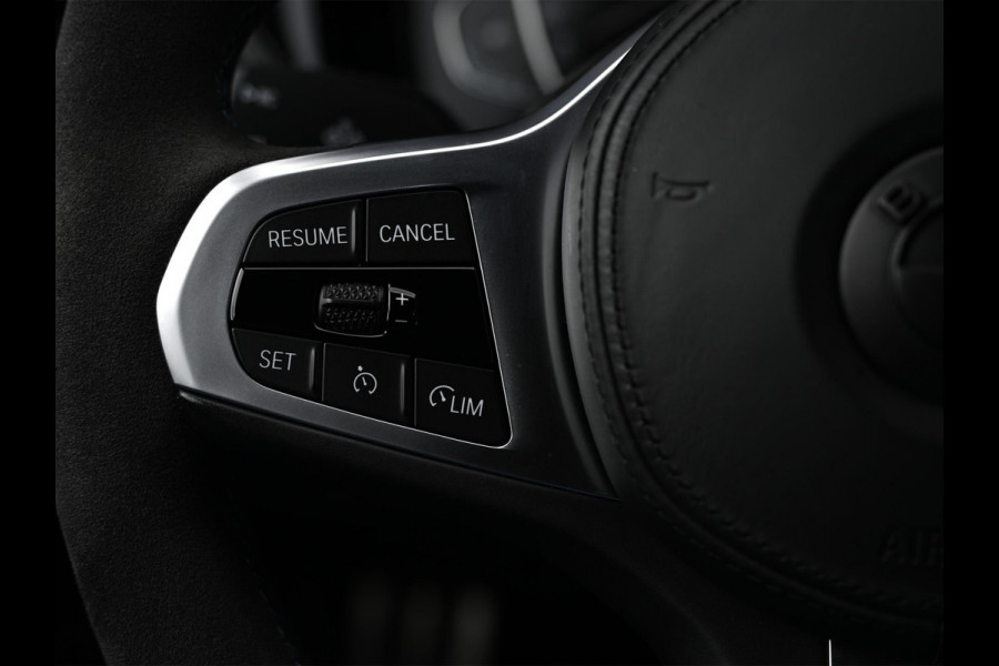 BMW 3 Serie 318i High Executive M-Sport | M-Performance | Stoelverwarming | Ambiance Interieur | PDC V+A | Cruise Control |