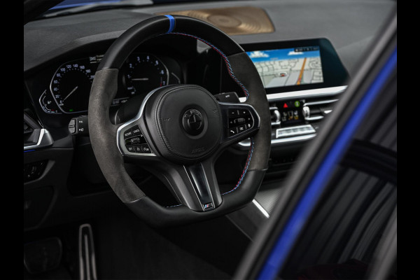 BMW 3 Serie 318i High Executive M-Sport | M-Performance | Stoelverwarming | Ambiance Interieur | PDC V+A | Cruise Control |