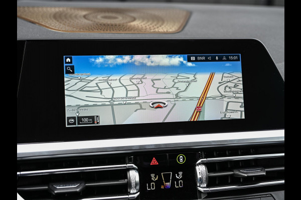 BMW 3 Serie 318i High Executive M-Sport | M-Performance | Stoelverwarming | Ambiance Interieur | PDC V+A | Cruise Control |