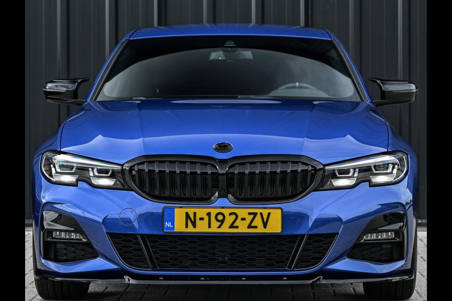 BMW 3 Serie 318i High Executive M-Sport | M-Performance | Stoelverwarming | Ambiance Interieur | PDC V+A | Cruise Control |