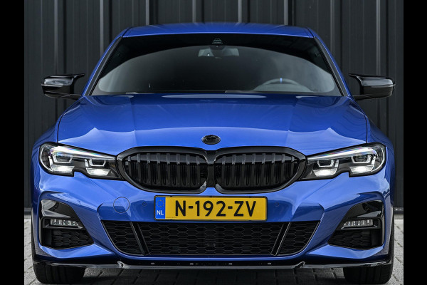 BMW 3 Serie 318i High Executive M-Sport | M-Performance | Stoelverwarming | Ambiance Interieur | PDC V+A | Cruise Control |