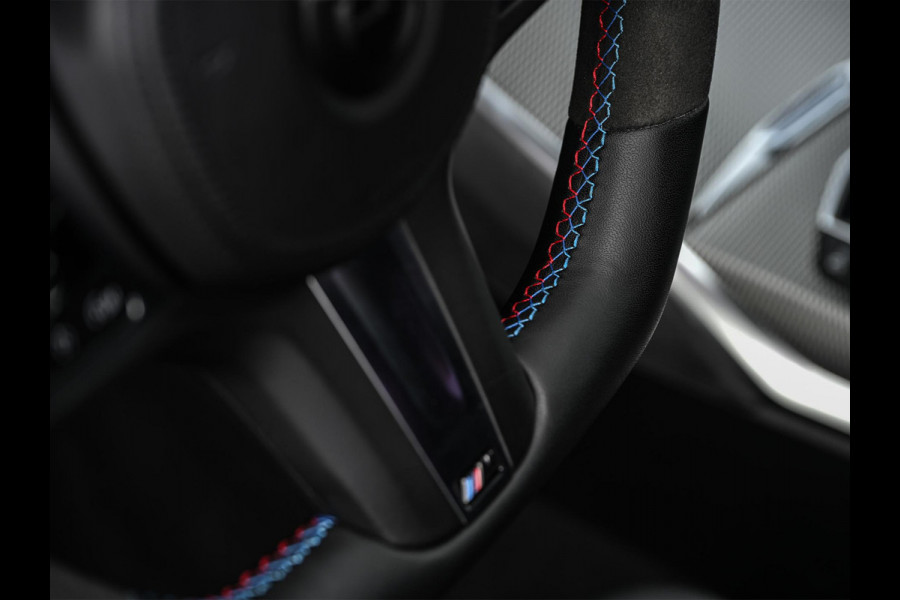 BMW 3 Serie 318i High Executive M-Sport | M-Performance | Stoelverwarming | Ambiance Interieur | PDC V+A | Cruise Control |
