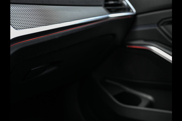 BMW 3 Serie 318i High Executive M-Sport | M-Performance | Stoelverwarming | Ambiance Interieur | PDC V+A | Cruise Control |