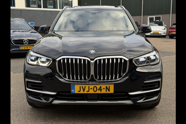 BMW X5 xDrive45e High Executive VAN: € 61.900- VOOR: € 59.877,- UW HERFSTVOORDEEL: € 2.023,-| LASER LED| ELEKTRISCHE TREKHAAK | PANO| HUD| BMW DEALER ONDERHOUDEN| DRIVING ASS. PROFF| KEYLESS | MEMORY STOEL| DODE HOEK SENSOR|