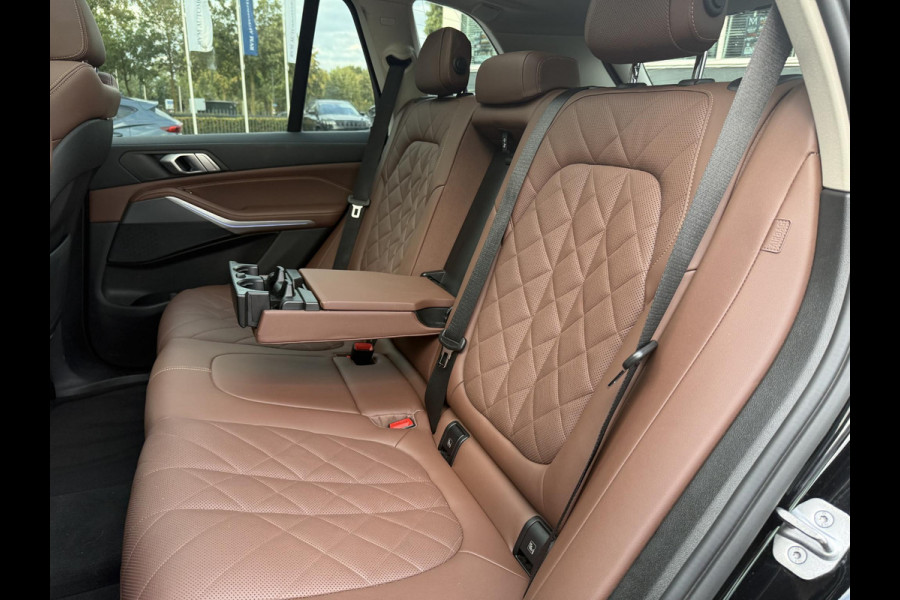 BMW X5 xDrive45e High Executive VAN: € 61.900- VOOR: € 59.877,- UW HERFSTVOORDEEL: € 2.023,-| LASER LED| ELEKTRISCHE TREKHAAK | PANO| HUD| BMW DEALER ONDERHOUDEN| DRIVING ASS. PROFF| KEYLESS | MEMORY STOEL| DODE HOEK SENSOR|