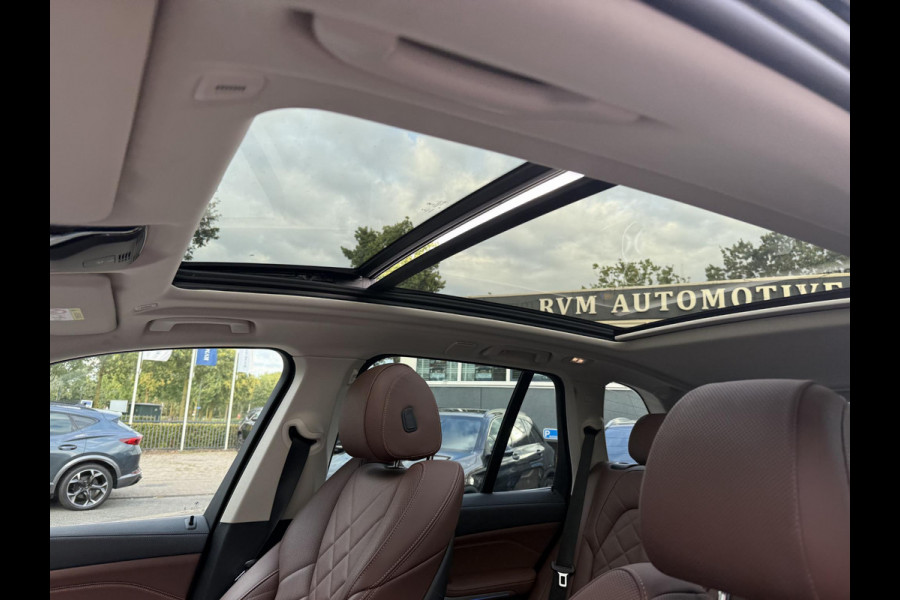 BMW X5 xDrive45e High Executive VAN: € 61.900- VOOR: € 59.877,- UW HERFSTVOORDEEL: € 2.023,-| LASER LED| ELEKTRISCHE TREKHAAK | PANO| HUD| BMW DEALER ONDERHOUDEN| DRIVING ASS. PROFF| KEYLESS | MEMORY STOEL| DODE HOEK SENSOR|