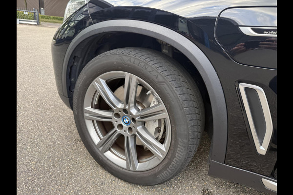 BMW X5 xDrive45e High Executive VAN: € 61.900- VOOR: € 59.877,- UW HERFSTVOORDEEL: € 2.023,-| LASER LED| ELEKTRISCHE TREKHAAK | PANO| HUD| BMW DEALER ONDERHOUDEN| DRIVING ASS. PROFF| KEYLESS | MEMORY STOEL| DODE HOEK SENSOR|