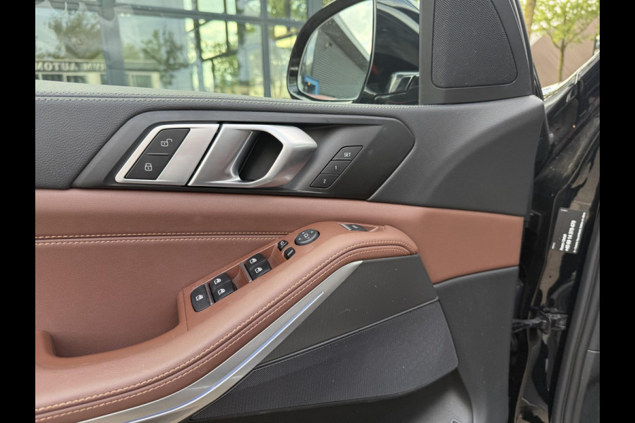 BMW X5 xDrive45e High Executive VAN: € 61.900- VOOR: € 59.877,- UW HERFSTVOORDEEL: € 2.023,-| LASER LED| ELEKTRISCHE TREKHAAK | PANO| HUD| BMW DEALER ONDERHOUDEN| DRIVING ASS. PROFF| KEYLESS | MEMORY STOEL| DODE HOEK SENSOR|