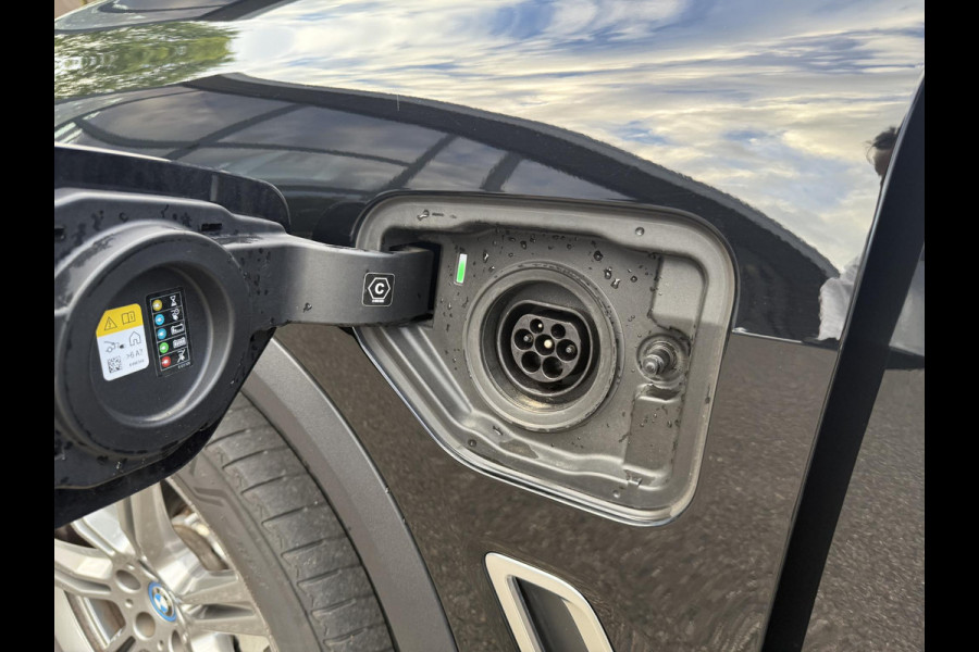 BMW X5 xDrive45e High Executive VAN: € 61.900- VOOR: € 59.877,- UW HERFSTVOORDEEL: € 2.023,-| LASER LED| ELEKTRISCHE TREKHAAK | PANO| HUD| BMW DEALER ONDERHOUDEN| DRIVING ASS. PROFF| KEYLESS | MEMORY STOEL| DODE HOEK SENSOR|