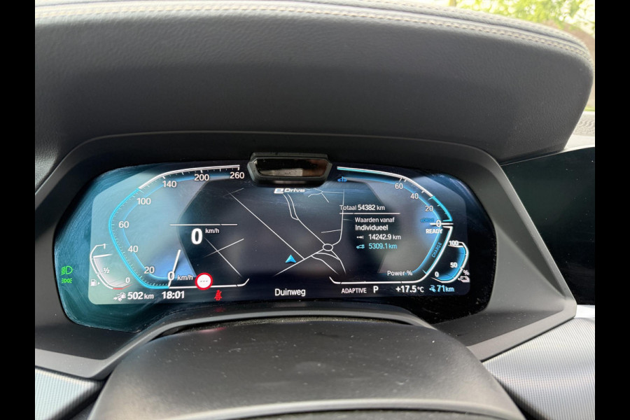 BMW X5 xDrive45e High Executive VAN: € 61.900- VOOR: € 59.877,- UW HERFSTVOORDEEL: € 2.023,-| LASER LED| ELEKTRISCHE TREKHAAK | PANO| HUD| BMW DEALER ONDERHOUDEN| DRIVING ASS. PROFF| KEYLESS | MEMORY STOEL| DODE HOEK SENSOR|