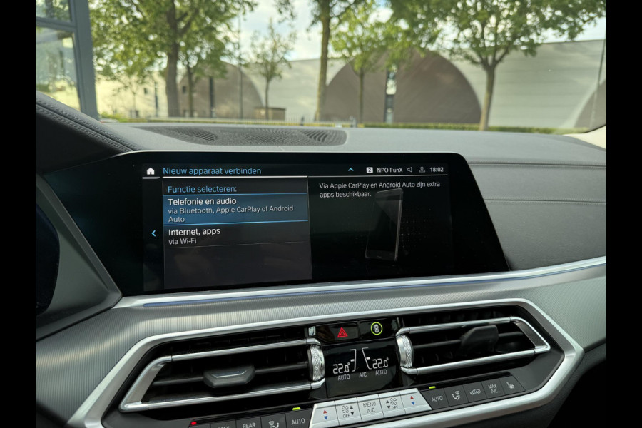 BMW X5 xDrive45e High Executive VAN: € 61.900- VOOR: € 59.877,- UW HERFSTVOORDEEL: € 2.023,-| LASER LED| ELEKTRISCHE TREKHAAK | PANO| HUD| BMW DEALER ONDERHOUDEN| DRIVING ASS. PROFF| KEYLESS | MEMORY STOEL| DODE HOEK SENSOR|
