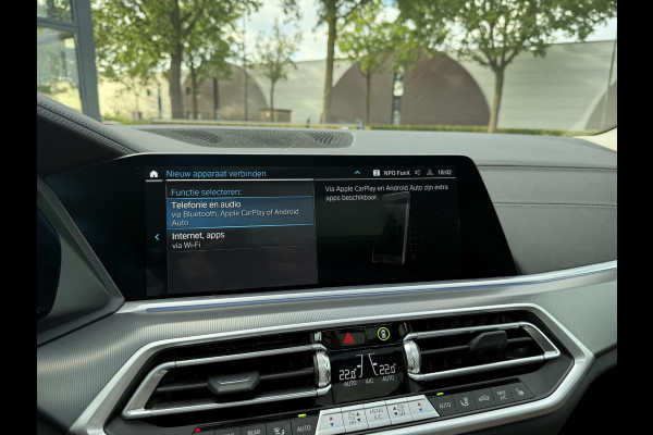 BMW X5 xDrive45e High Executive VAN: € 61.900- VOOR: € 59.877,- UW HERFSTVOORDEEL: € 2.023,-| LASER LED| ELEKTRISCHE TREKHAAK | PANO| HUD| BMW DEALER ONDERHOUDEN| DRIVING ASS. PROFF| KEYLESS | MEMORY STOEL| DODE HOEK SENSOR|