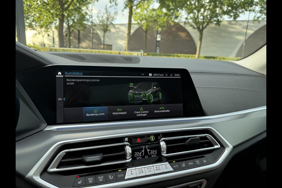 BMW X5 xDrive45e High Executive VAN: € 61.900- VOOR: € 59.877,- UW HERFSTVOORDEEL: € 2.023,-| LASER LED| ELEKTRISCHE TREKHAAK | PANO| HUD| BMW DEALER ONDERHOUDEN| DRIVING ASS. PROFF| KEYLESS | MEMORY STOEL| DODE HOEK SENSOR|
