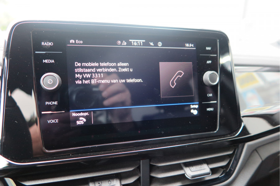 Volkswagen T-Roc 1.5 TSI 150pk DSG R-Line Black Style Virtual cockpit , Keyless, PDC , 19"LMV, Camera , Carplay, LED, Navi voorbereid. Stoelverwarming , Elektr. achterklep