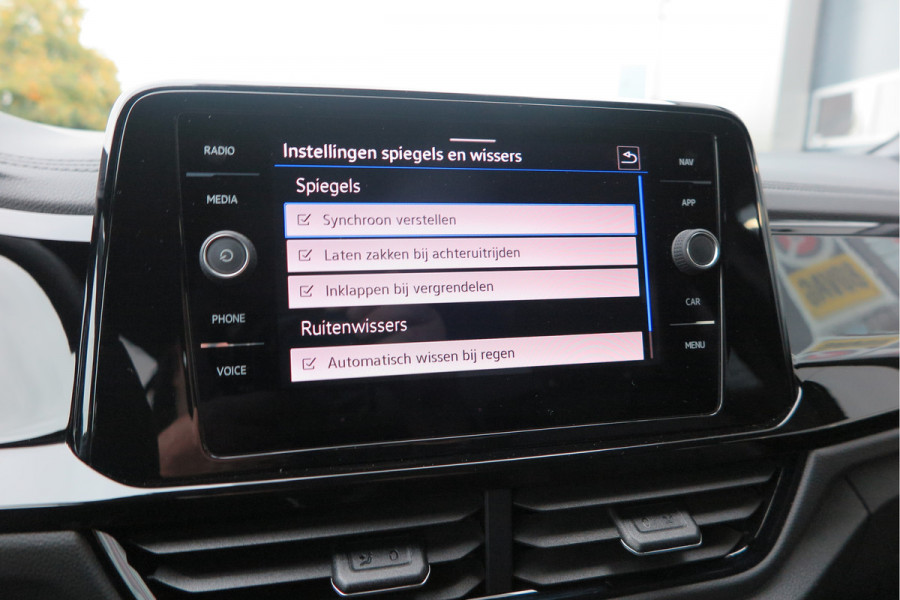 Volkswagen T-Roc 1.5 TSI 150pk DSG R-Line Black Style Virtual cockpit , Keyless, PDC , 19"LMV, Camera , Carplay, LED, Navi voorbereid. Stoelverwarming , Elektr. achterklep