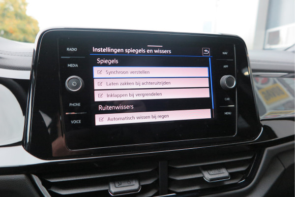 Volkswagen T-Roc 1.5 TSI 150pk DSG R-Line Black Style Virtual cockpit , Keyless, PDC , 19"LMV, Camera , Carplay, LED, Navi voorbereid. Stoelverwarming , Elektr. achterklep