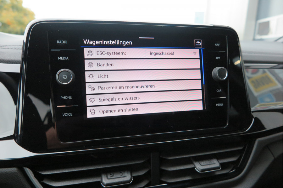 Volkswagen T-Roc 1.5 TSI 150pk DSG R-Line Black Style Virtual cockpit , Keyless, PDC , 19"LMV, Camera , Carplay, LED, Navi voorbereid. Stoelverwarming , Elektr. achterklep