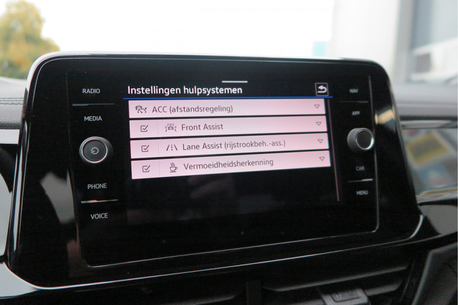 Volkswagen T-Roc 1.5 TSI 150pk DSG R-Line Black Style Virtual cockpit , Keyless, PDC , 19"LMV, Camera , Carplay, LED, Navi voorbereid. Stoelverwarming , Elektr. achterklep