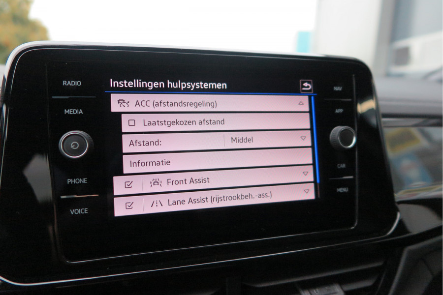 Volkswagen T-Roc 1.5 TSI 150pk DSG R-Line Black Style Virtual cockpit , Keyless, PDC , 19"LMV, Camera , Carplay, LED, Navi voorbereid. Stoelverwarming , Elektr. achterklep