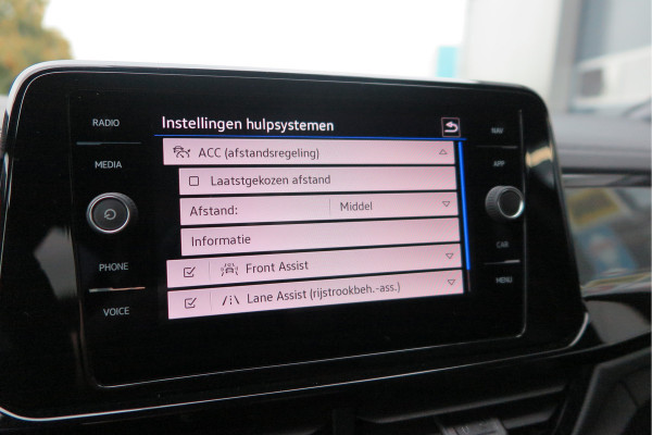 Volkswagen T-Roc 1.5 TSI 150pk DSG R-Line Black Style Virtual cockpit , Keyless, PDC , 19"LMV, Camera , Carplay, LED, Navi voorbereid. Stoelverwarming , Elektr. achterklep