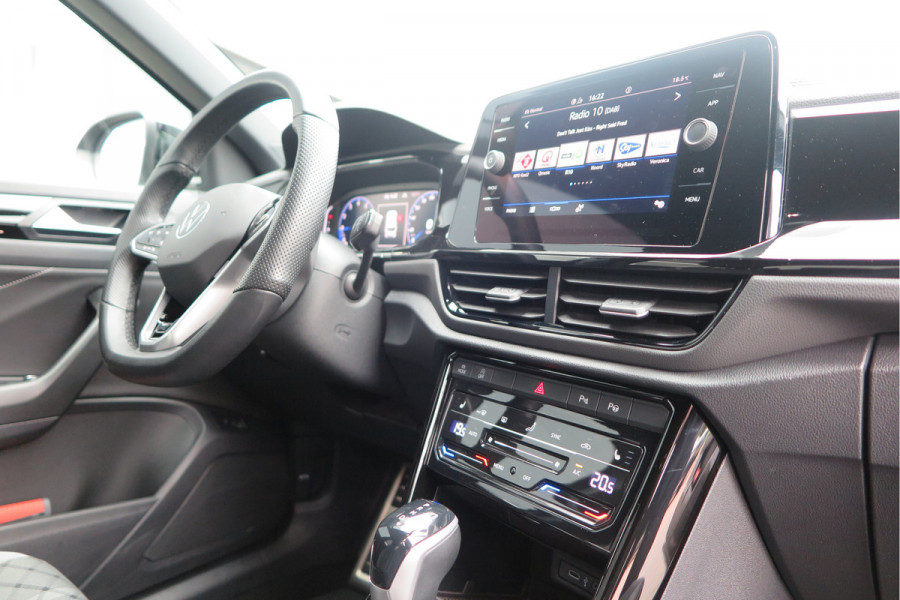 Volkswagen T-Roc 1.5 TSI 150pk DSG R-Line Black Style Virtual cockpit , Keyless, PDC , 19"LMV, Camera , Carplay, LED, Navi voorbereid. Stoelverwarming , Elektr. achterklep