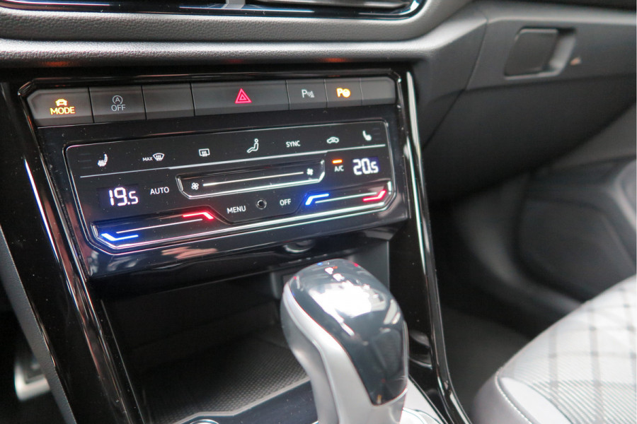 Volkswagen T-Roc 1.5 TSI 150pk DSG R-Line Black Style Virtual cockpit , Keyless, PDC , 19"LMV, Camera , Carplay, LED, Navi voorbereid. Stoelverwarming , Elektr. achterklep