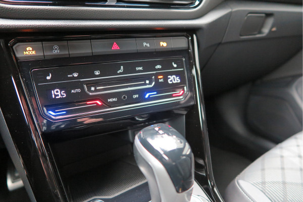 Volkswagen T-Roc 1.5 TSI 150pk DSG R-Line Black Style Virtual cockpit , Keyless, PDC , 19"LMV, Camera , Carplay, LED, Navi voorbereid. Stoelverwarming , Elektr. achterklep