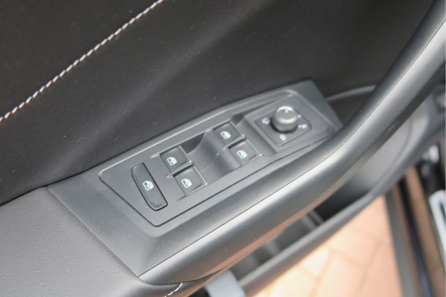 Volkswagen T-Roc 1.5 TSI 150pk DSG R-Line Black Style Virtual cockpit , Keyless, PDC , 19"LMV, Camera , Carplay, LED, Navi voorbereid. Stoelverwarming , Elektr. achterklep