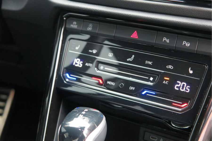 Volkswagen T-Roc 1.5 TSI 150pk DSG R-Line Black Style Virtual cockpit , Keyless, PDC , 19"LMV, Camera , Carplay, LED, Navi voorbereid. Stoelverwarming , Elektr. achterklep