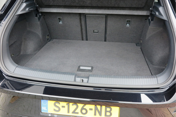 Volkswagen T-Roc 1.5 TSI 150pk DSG R-Line Black Style Virtual cockpit , Keyless, PDC , 19"LMV, Camera , Carplay, LED, Navi voorbereid. Stoelverwarming , Elektr. achterklep