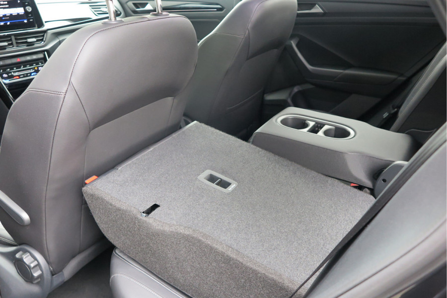 Volkswagen T-Roc 1.5 TSI 150pk DSG R-Line Black Style Virtual cockpit , Keyless, PDC , 19"LMV, Camera , Carplay, LED, Navi voorbereid. Stoelverwarming , Elektr. achterklep
