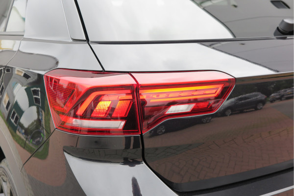 Volkswagen T-Roc 1.5 TSI 150pk DSG R-Line Black Style Virtual cockpit , Keyless, PDC , 19"LMV, Camera , Carplay, LED, Navi voorbereid. Stoelverwarming , Elektr. achterklep