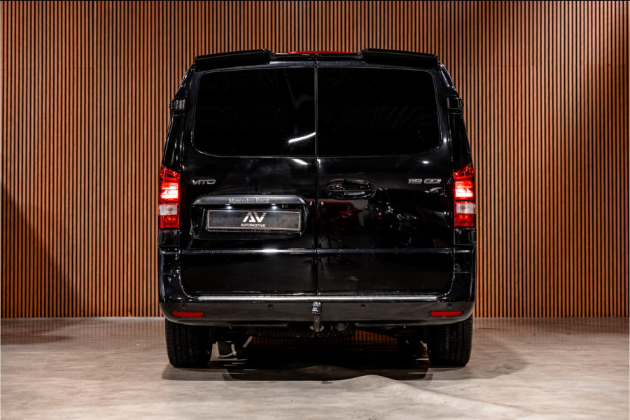 Mercedes-Benz Vito 119 CDI Extra Lang DC | AMG | Marge | BTW Vrij | Camera | Navigatie | L+R Schuifdeur | CarPlay | Trekhaak | Lederen bekleding | Stoelverwarming | Nieuwe APK