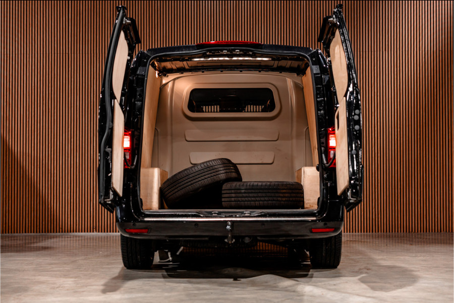 Mercedes-Benz Vito 119 CDI Extra Lang DC | AMG | Marge | BTW Vrij | Camera | Navigatie | L+R Schuifdeur | CarPlay | Trekhaak | Lederen bekleding | Stoelverwarming | Nieuwe APK