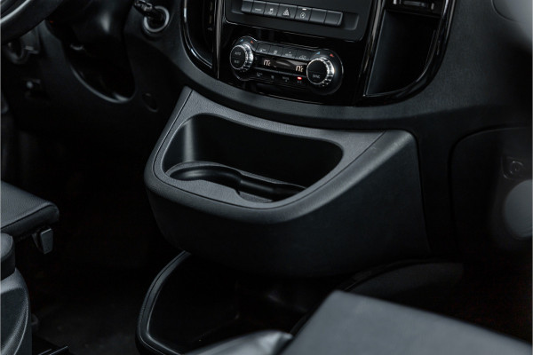 Mercedes-Benz Vito 119 CDI Extra Lang DC | AMG | Marge | BTW Vrij | Camera | Navigatie | L+R Schuifdeur | CarPlay | Trekhaak | Lederen bekleding | Stoelverwarming | Nieuwe APK